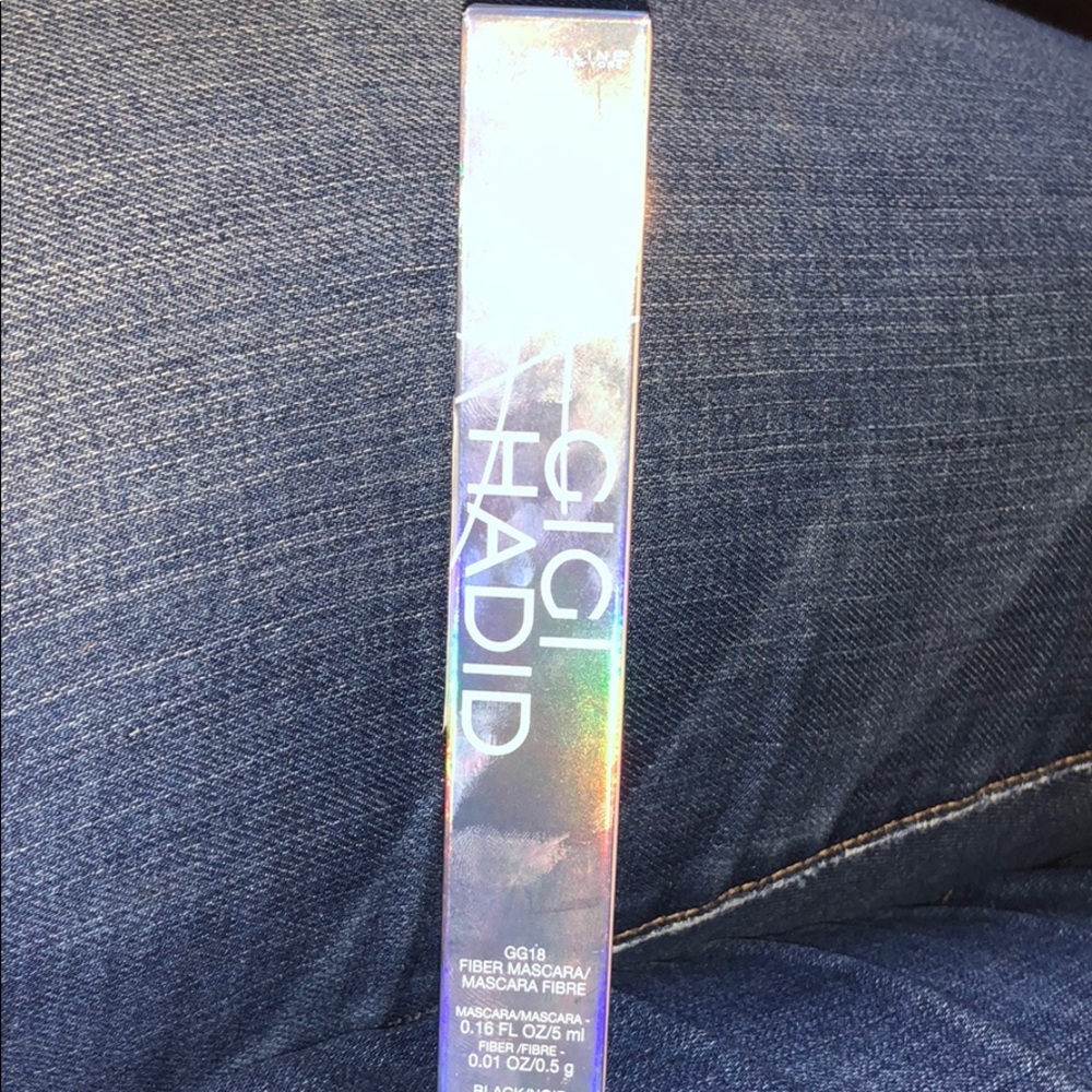 Gigi Hadid Fiber Mascara